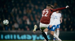 Lukáš Haraslín strieľa gól