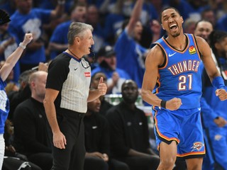 Aaron Wiggins oslavuje víťazstvo