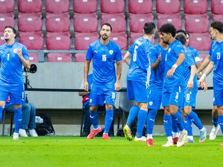 Gólová radosť izraelských futbalistov  počas prípravného zápasu Izrael – Slovensko.