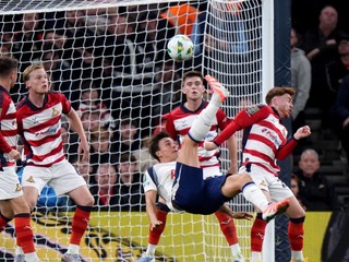 Joao Palhinha strieľa akrobatický gól. 