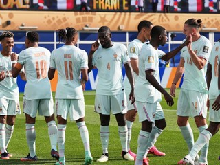 Francúzski futbalisti oslavujú postup cez Maroko na MS 2026.