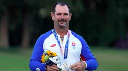 Rory Sabbatini so striebornou medailou na OH Tokio 2020 / 2021.