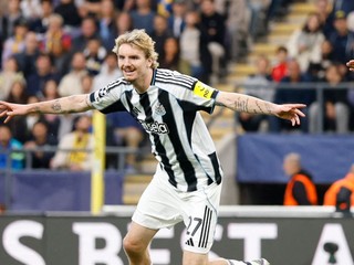 Nick Woltemade oslavuje gól