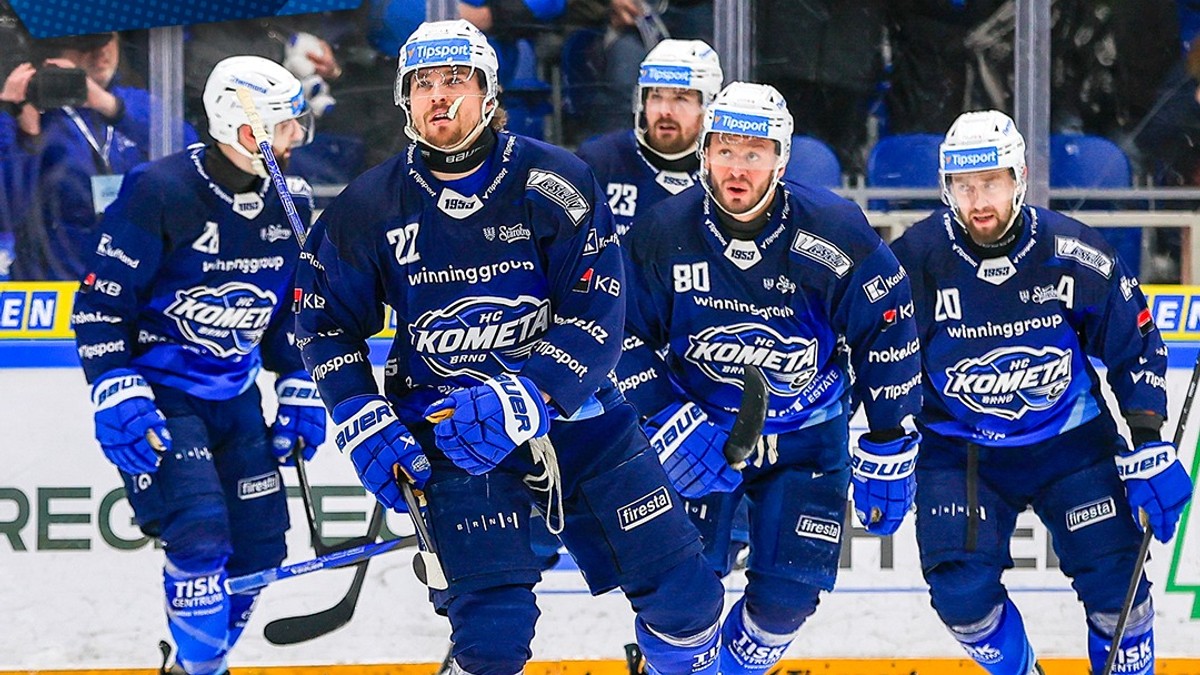 Kristián Pospíšil oslavuje gól za Kometu Brno.