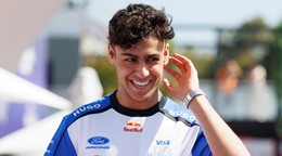 Na snímke je britský pretekár tímu Racing Bulls Arvid Lindblad.