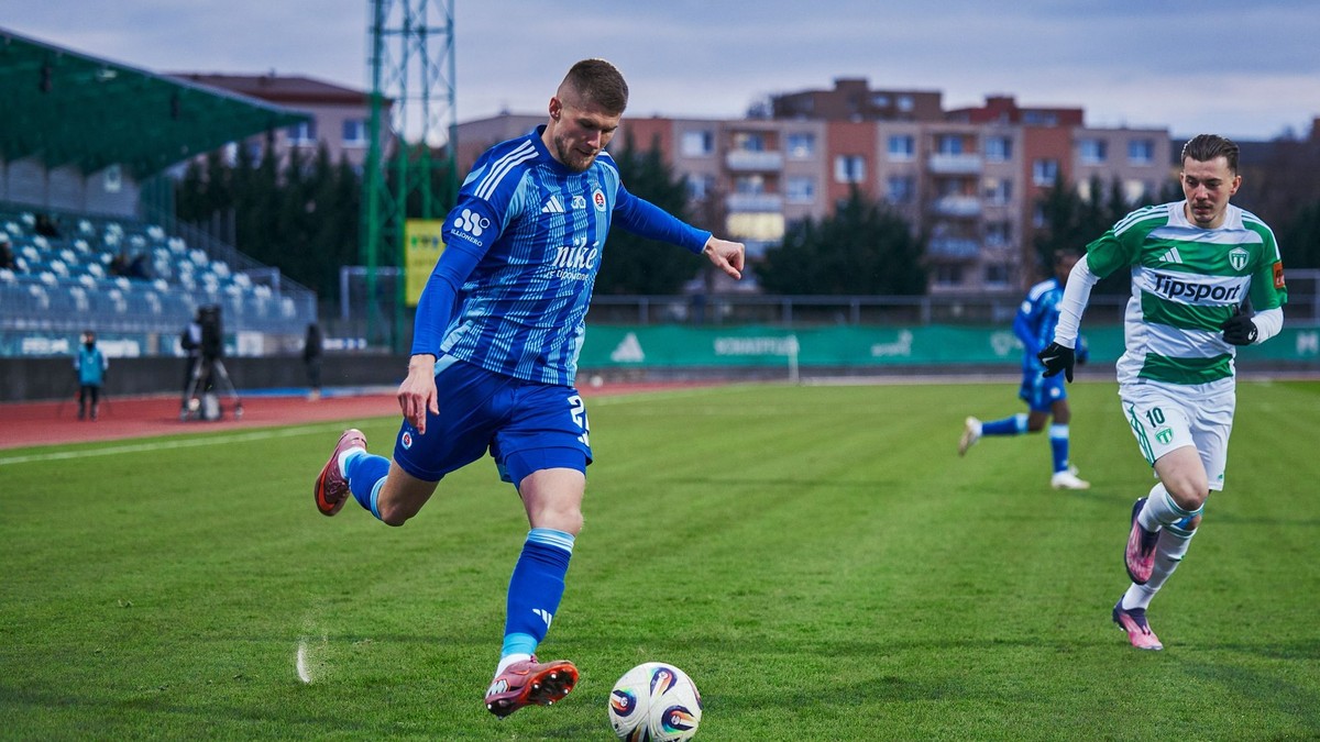 Alen Mustafič v drese ŠK Slovan Bratislava.