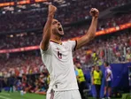Hráč Španielska Mikel Merino (6) sa teší z gólu v osemfinálovom dueli Portugalsko - Španielsko na majstrovstvách sveta