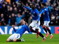 Futbalisti Glasgow Rangers oslavujú gól.