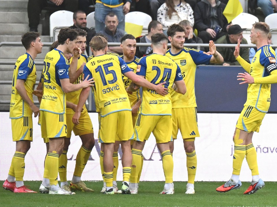 Gólová radosť hráčov Košíc počas odvetného zápasu semifinále Slovnaft Cupu.