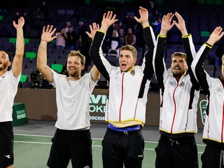 Nemeckí tenisti sa tešia po postupe v Davis Cupe.