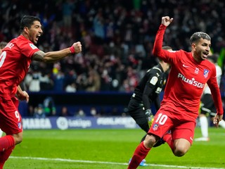 Luis Suarez a Angel Correa.