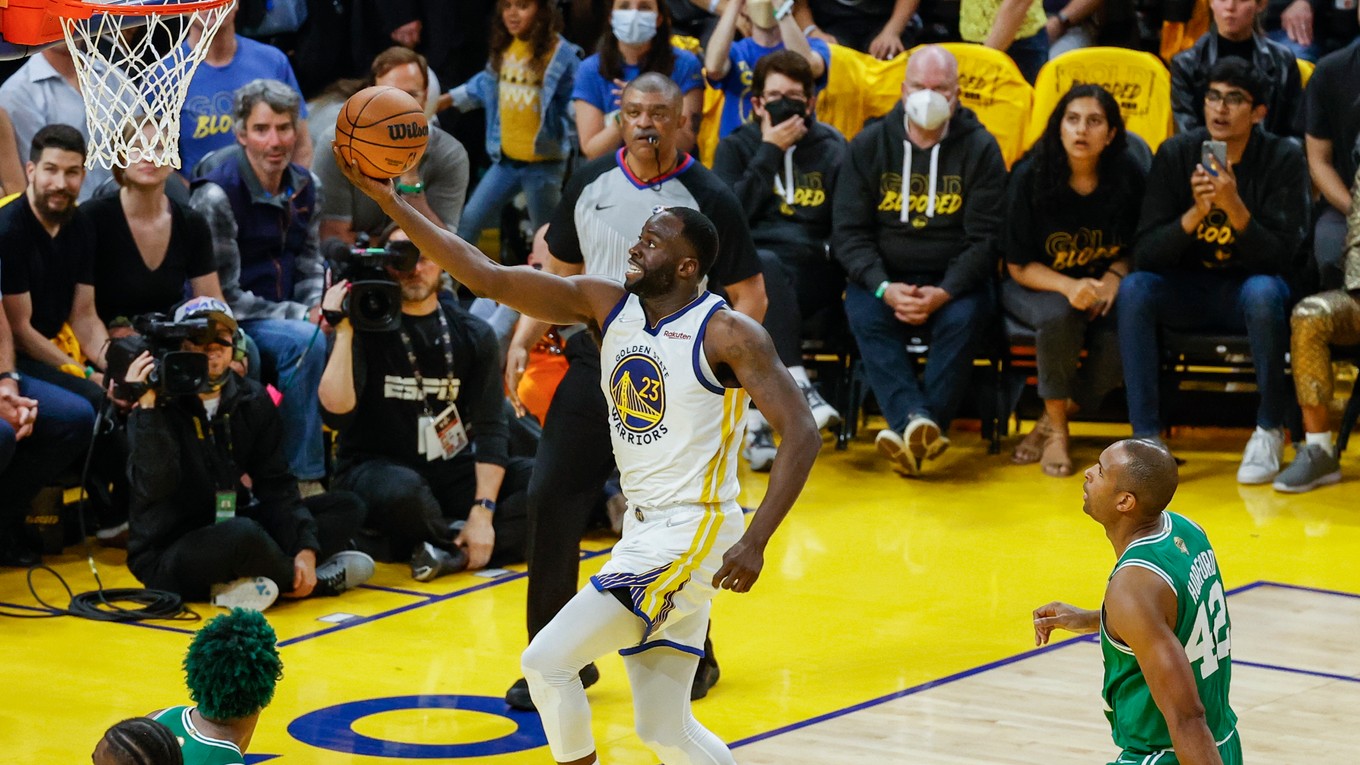 Momentka z finále NBA: Golden State - Boston.