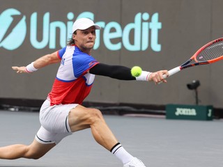 Jozef Kovalík počas zápasu skupinovej fázy finálového turnaja Davis Cupu.