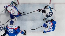 Momentka zo zápasu Slovensko - Fínsko na ZOH 2026.