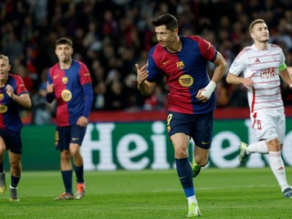 Robert Lewandowski sa teší po strelenom góle v zápase FC Barcelona - Stade Brest v 5. kole ligovej fázy Logy majstrov.