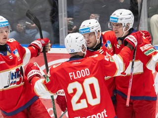 Hráči Liptovského Mikuláša sa tešia z gólu v zápase hokejovej Tipsport ligy.