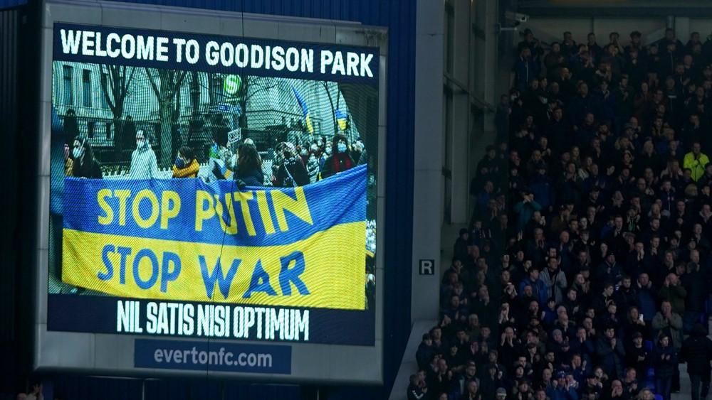 Premier League vyjadrí podporu. Kapitáni budú mať pásky v ukrajinských farbách