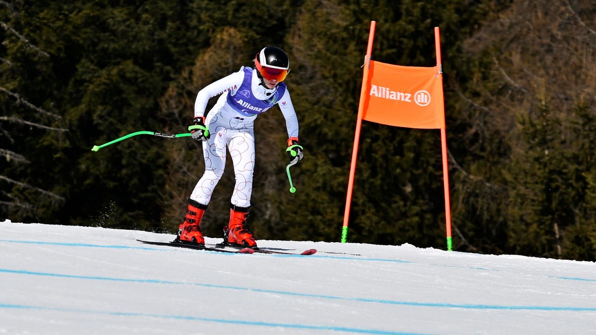 Slovenská paraalpská lyžiarka Alexandra Rexová na trati tréningovej jazdy na XIV. zimných paralympijských hrách v Cortine d'Ampezzo.