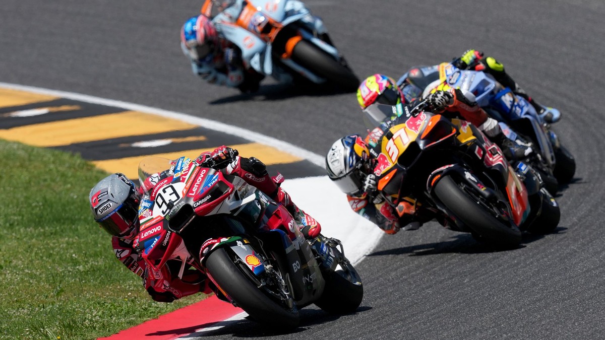 Marc Marquez a Pedro Acosta.