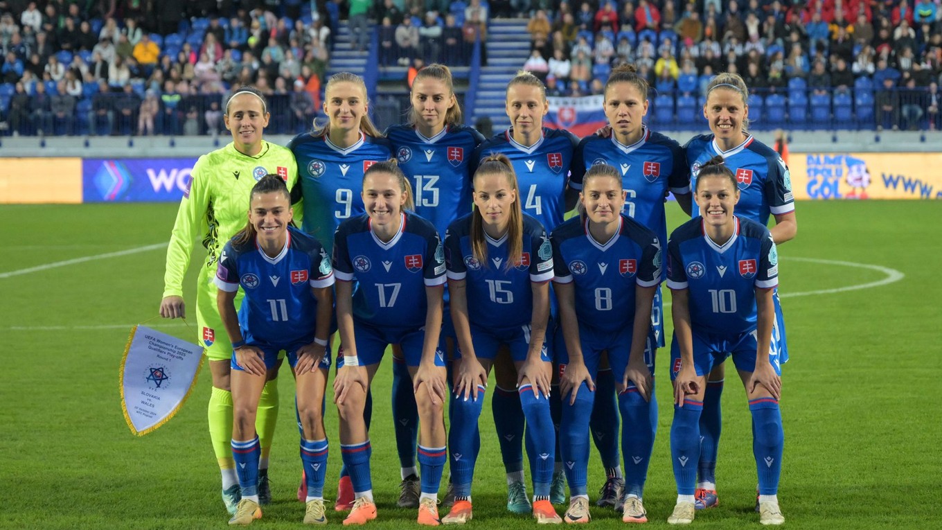 Na snímke futbalistky základnej jedenástky Slovenska.