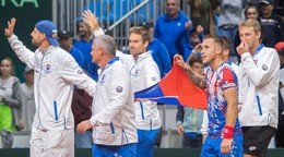 Slovenskí tenisti sa radujú po triumfe v dueli Davis Cupu.
