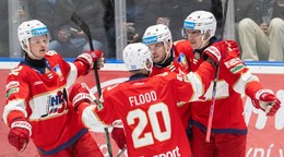 Hráči Liptovského Mikuláša sa tešia z gólu.