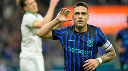 Lautaro Martinez sa teší z gólu