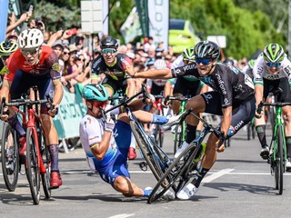 Petert Sagan padá v záverečnom špurte.