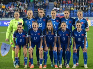Na snímke futbalistky základnej jedenástky Slovenska.