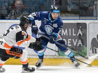 Na snímke zľava Ján Marcinko (Michalovce) a Sebastian Čederle (Nitra).