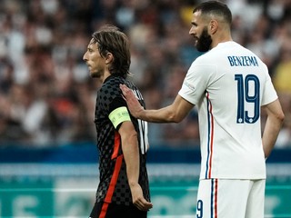 Luka Modrič a Karim Benzema v zápase Francúzsko - Chorvátsko v Lige národov.