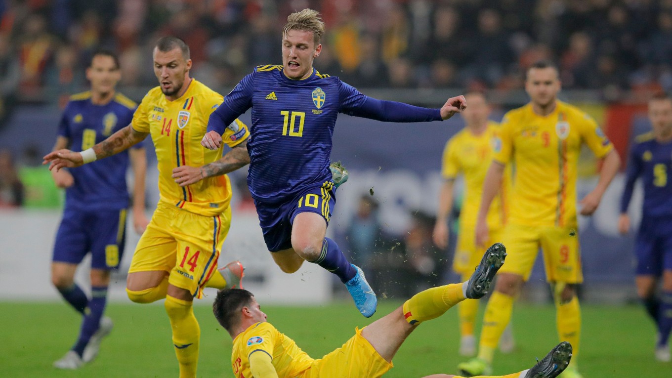 Emil Forsberg (v strede) v drese Švédska.