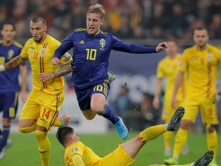 Emil Forsberg (v strede) v drese Švédska.