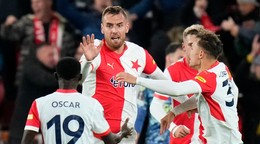 Tomáš Chorý (v strede) v drese SK Slavia Praha.