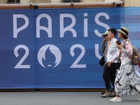 Logo hier v Paríži.
