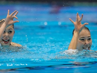 Japonské synchronizované plavkyne.
