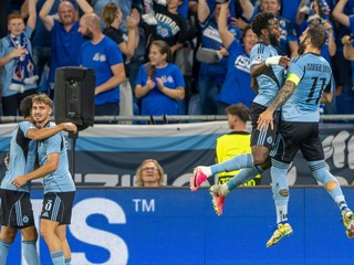Na snímke gólová radosť Slovanistov, sprava Tigran Barseghjan, Sandro Cruz počas prvého zápasu play off  Ligy majstrov vo futbale ŠK Slovan Bratislava - NK Celje.