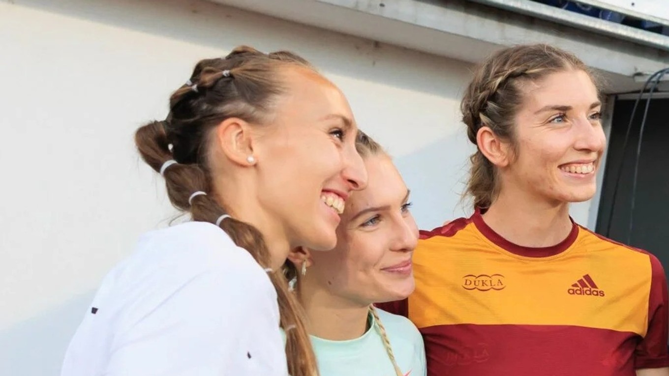 Zľava Gabriela Gajanová, Viktória Forster a Emma Zapletalová.