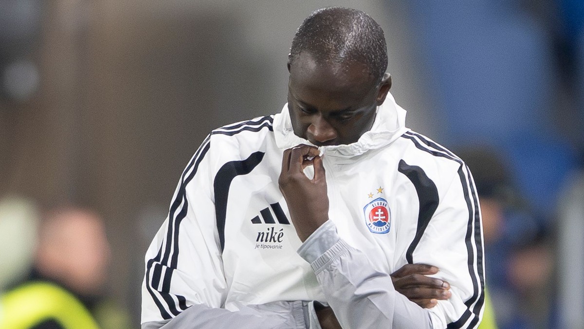 Tréner Slovana Yaya Touré reaguje počas zápasu 2. kola ligovej fázy Ligy majstrov ŠK Slovan Bratislava - VfB Stuttgart.