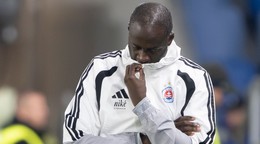 Tréner Slovana Yaya Touré reaguje počas zápasu 2. kola ligovej fázy Ligy majstrov ŠK Slovan Bratislava - VfB Stuttgart.