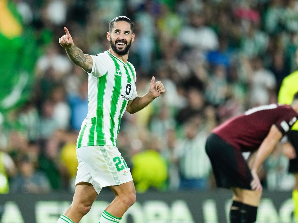 Skúsený španielsky futbalista Isco v drese Betisu Sevilla. 