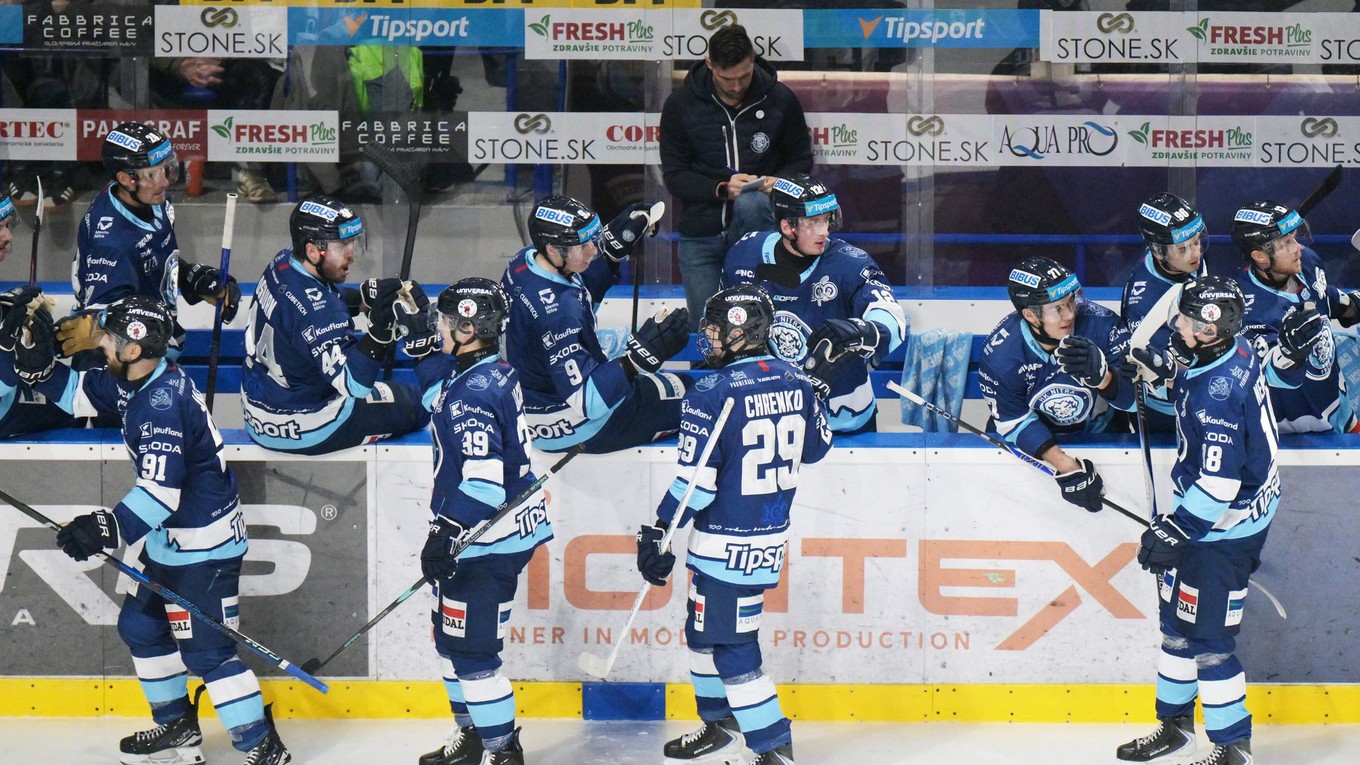 Gólová radosť hráčov Nitry počas zápasu hokejovej Tipsport ligy.