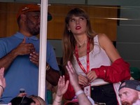 Americká speváčka Taylor Swift na zápase medzi Kansasom City a Chicagom. 