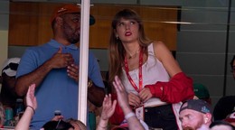 Americká speváčka Taylor Swift na zápase medzi Kansasom City a Chicagom. 