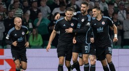 Hráči ŠK Slovan Bratislava zľava Vladimír Weiss ml., strelec gólu Kevin Wimmer, Kenan Bajrič a Marko Tolič sa tešia z gólu.