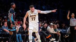 Slovinský basketbalista Luka Dončič v drese Los Angeles Lakers.