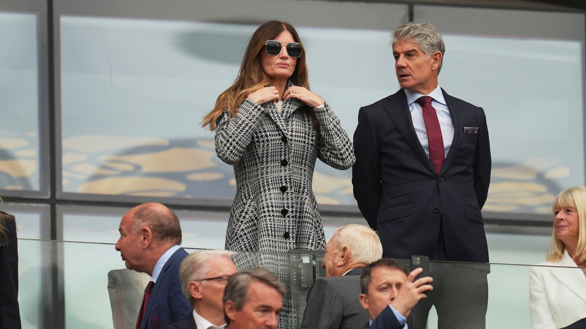 Karren Bradyová (vľavo)