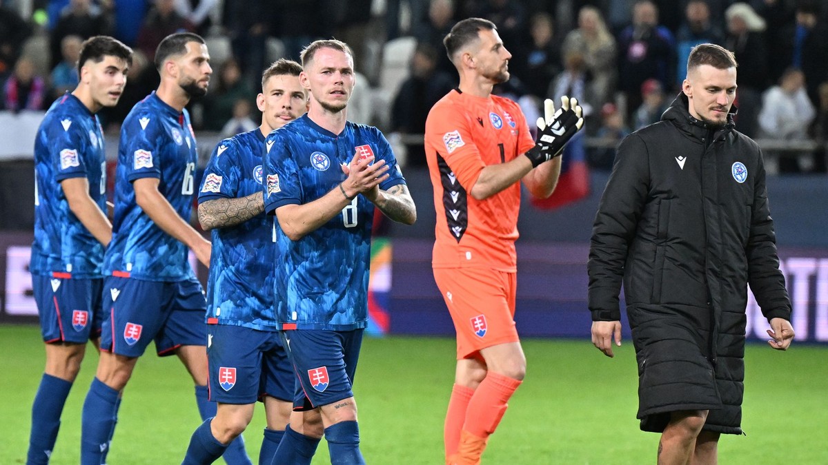 Hráči Slovenska zľava Adam Obert, Dávid Hancko, Tomáš Suslov, Ondrej Duda, brankár Martin Dúbravka a Lukáš Haraslín
