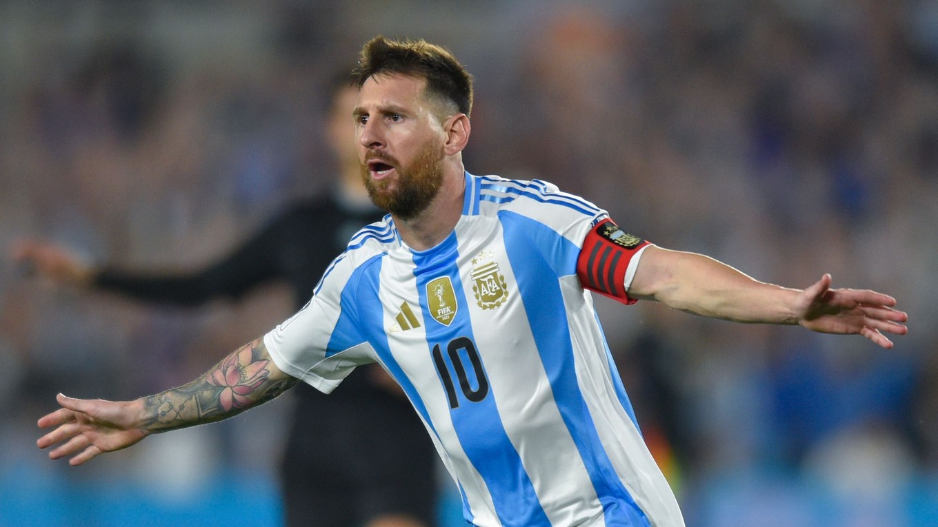 Lionel Messi oslavuje gól do siete Bolívie.