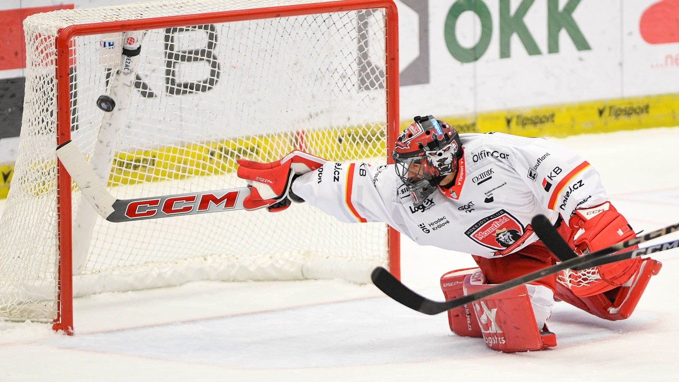 Parádny zákrok Stanislava Škorvánka - Petr Kotala